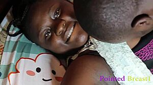 נערת אפריקה עם תחת גדול מזדיינת עם החבר השחור שלה ב-POV