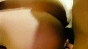 Amatérská černá teenka je v domácím videu šukána velkým černým penisem