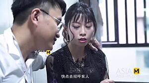 亚洲同事的妻子在高清视频中被交和交