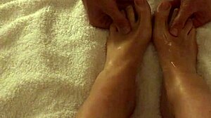 Zmarszczone stopy i fetysz stóp: masaż dla kochanków