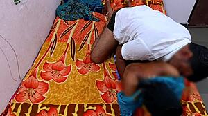 זוג אמצעי הודי מפגש נלהב בחדר השינה ב-HD