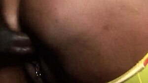 Mujer afroamericana de grandes pechos busca penetración anal de un negro