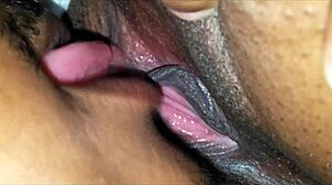 Une jeune ébène de 18 ans vit un sexe POV intense avec une grosse bite noire
