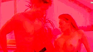 劳拉·安吉尔的古怪肛交和双峰音乐口交场景