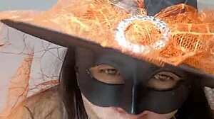 El fetiche de brujas de Halloween de mis vecinos toma un giro caliente con sus videos amateurs